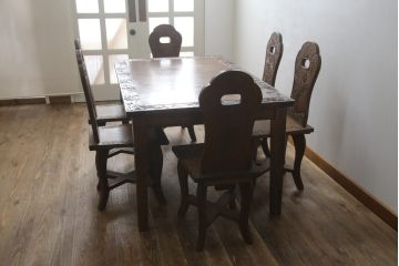 中古　美品　軽井沢彫り　牡丹　葡萄(ブドウ)　贅沢な総彫り仕上げのダイニングチェア4脚セット(板座チェア、アームレスチェア、椅子、イス)(R-078964)