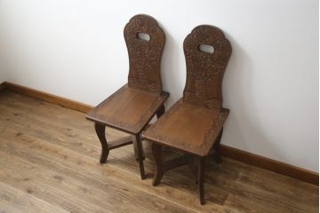 中古　美品　軽井沢彫り　桜　贅沢な総彫り仕上げのダイニングチェア2脚セット(板座チェア、アームレスチェア、椅子、イス)(R-078970)