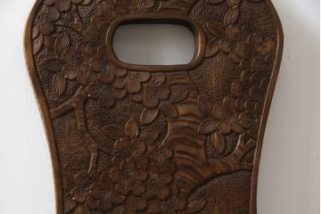 中古　美品　軽井沢彫り　桜　贅沢な総彫り仕上げのダイニングチェア2脚セット(板座チェア、アームレスチェア、椅子、イス)(R-078970)