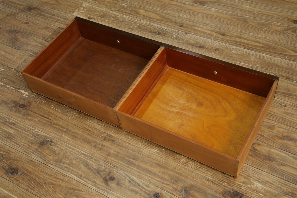 イギリスアンティーク　ウォルナット材の落ち着いた色味が素敵な猫脚コンソールデスク　(R-078971)