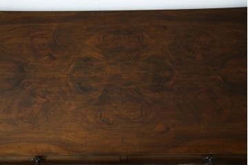 イギリスアンティーク　ウォルナット材の落ち着いた色味が素敵な猫脚コンソールデスク　(R-078971)