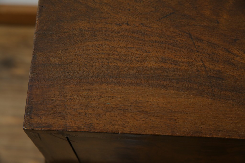 イギリスアンティーク　ウォルナット材の落ち着いた色味が素敵な猫脚コンソールデスク　(R-078971)