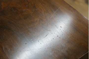 イギリスアンティーク　ウォルナット材の落ち着いた色味が素敵な猫脚コンソールデスク　(R-078971)