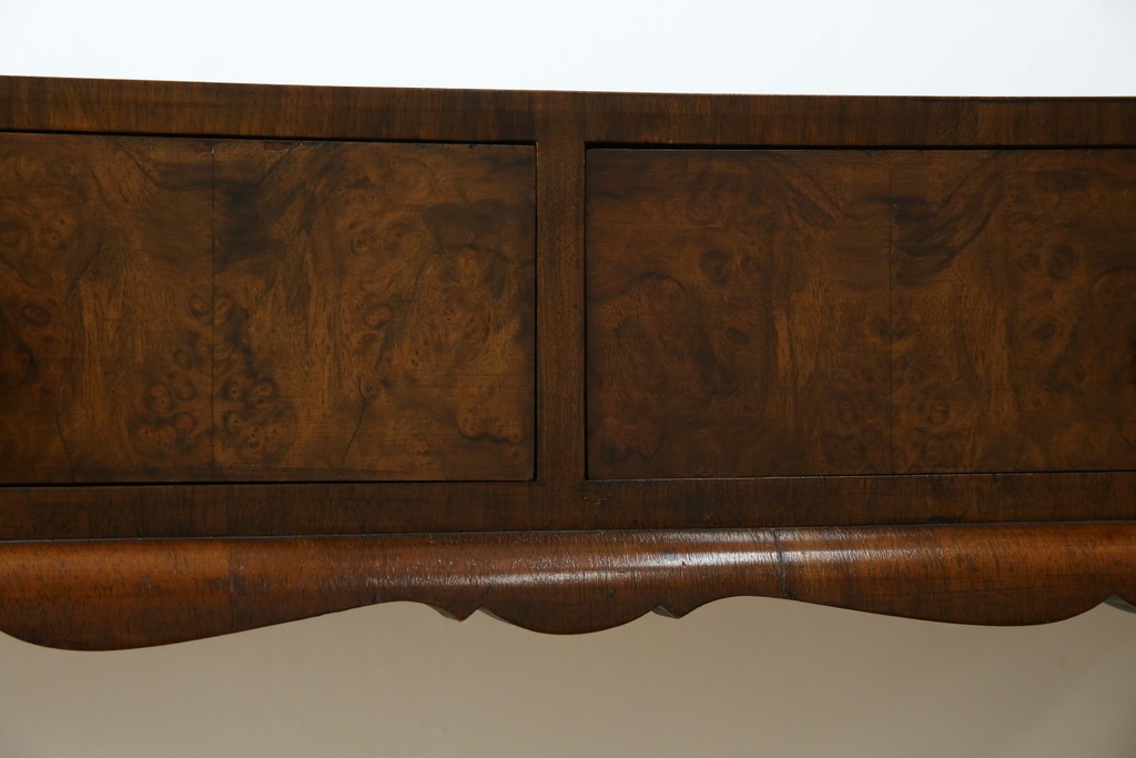 イギリスアンティーク　ウォルナット材の落ち着いた色味が素敵な猫脚コンソールデスク　(R-078971)