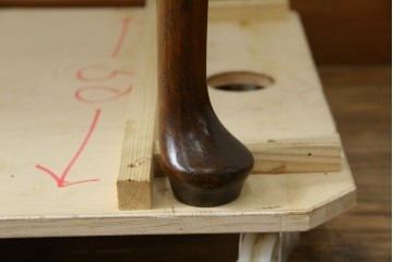 イギリスアンティーク　ウォルナット材の落ち着いた色味が素敵な猫脚コンソールデスク　(R-078971)