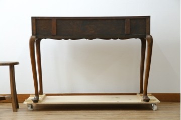 イギリスアンティーク　ウォルナット材の落ち着いた色味が素敵な猫脚コンソールデスク　(R-078971)