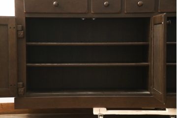 中古　美品　KASHIWA(柏木工)　オーク材　WILDERNESS(ウィルダネス)シリーズ　K139　自然な丸みを帯びた美しいフォルムが印象的なローボード(サイドボード、サイドキャビネット、戸棚、収納棚、食器棚)(定価約39万円)(R-078973)