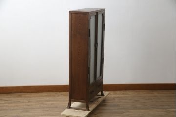 和製ビンテージ　指物工芸家具　李朝デザイン　前面桑(クワ)材　天板・側面キハダ材　可愛らしい装飾が遊び心をくすぐる小振りな収納棚(本箱、ブックケース、本棚、書棚、キャビネット、収納棚、戸棚、ヴィンテージ)(R-078975)