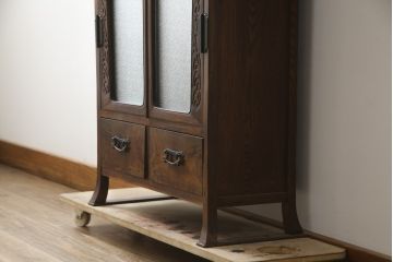和製ビンテージ　指物工芸家具　李朝デザイン　前面桑(クワ)材　天板・側面キハダ材　可愛らしい装飾が遊び心をくすぐる小振りな収納棚(本箱、ブックケース、本棚、書棚、キャビネット、収納棚、戸棚、ヴィンテージ)(R-078975)