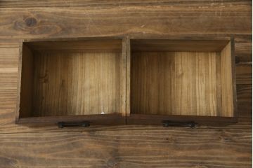 和製ビンテージ　指物工芸家具　李朝デザイン　前面桑(クワ)材　天板・側面キハダ材　可愛らしい装飾が遊び心をくすぐる小振りな収納棚(本箱、ブックケース、本棚、書棚、キャビネット、収納棚、戸棚、ヴィンテージ)(R-078975)