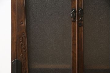 和製ビンテージ　指物工芸家具　李朝デザイン　前面桑(クワ)材　天板・側面キハダ材　可愛らしい装飾が遊び心をくすぐる小振りな収納棚(本箱、ブックケース、本棚、書棚、キャビネット、収納棚、戸棚、ヴィンテージ)(R-078975)