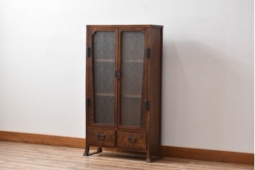 和製ビンテージ　指物工芸家具　李朝デザイン　前面桑(クワ)材　天板・側面キハダ材　可愛らしい装飾が遊び心をくすぐる小振りな収納棚　(R-078975)