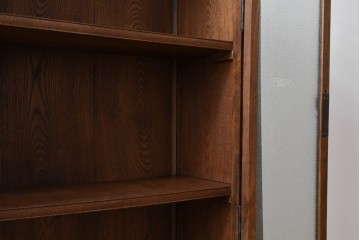 和製ビンテージ　指物工芸家具　李朝デザイン　前面桑(クワ)材　天板・側面キハダ材　可愛らしい装飾が遊び心をくすぐる小振りな収納棚　(R-078975)