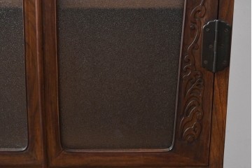 和製ビンテージ　指物工芸家具　李朝デザイン　前面桑(クワ)材　天板・側面キハダ材　可愛らしい装飾が遊び心をくすぐる小振りな収納棚　(R-078975)