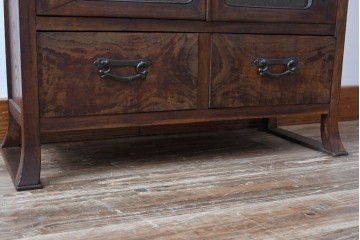 和製ビンテージ　指物工芸家具　李朝デザイン　前面桑(クワ)材　天板・側面キハダ材　可愛らしい装飾が遊び心をくすぐる小振りな収納棚　(R-078975)