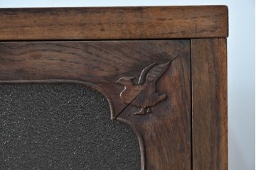 和製ビンテージ　指物工芸家具　李朝デザイン　前面桑(クワ)材　天板・側面キハダ材　可愛らしい装飾が遊び心をくすぐる小振りな収納棚　(R-078975)