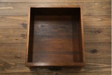 中古　高級品!!　ナラ材　上質な和の空間を演出するアンティーク調二段重ね水屋箪笥(食器棚、キャビネット、茶箪笥、収納棚、戸棚)(R-078976)