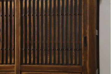 中古　高級品!!　ナラ材　上質な和の空間を演出するアンティーク調二段重ね水屋箪笥(食器棚、キャビネット、茶箪笥、収納棚、戸棚)(R-078976)