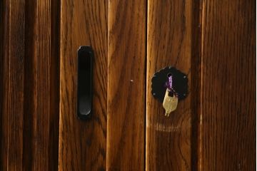 中古　高級品!!　ナラ材　上質な和の空間を演出するアンティーク調水屋箪笥サイドボード(食器棚、サイドキャビネット、茶箪笥、収納棚、戸棚)(R-078978)