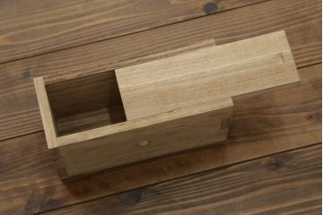 和製ビンテージ　総欅(ケヤキ)材　意匠を凝らした重厚な金具が魅力的な大型酒田船箪笥(掛硯型、懸硯型、舟箪笥、帳箱、帳場箪笥、時代タンス、小たんす、小物収納、ヴィンテージ)(R-078980)