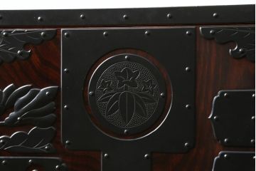和製ビンテージ　総欅(ケヤキ)材　意匠を凝らした重厚な金具が魅力的な大型酒田船箪笥(掛硯型、懸硯型、舟箪笥、帳箱、帳場箪笥、時代タンス、小たんす、小物収納、ヴィンテージ)(R-078980)