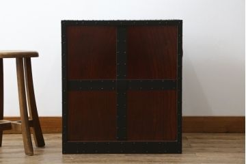 和製ビンテージ　総欅(ケヤキ)材　意匠を凝らした重厚な金具が魅力的な大型酒田船箪笥(掛硯型、懸硯型、舟箪笥、帳箱、帳場箪笥、時代タンス、小たんす、小物収納、ヴィンテージ)(R-078980)