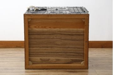 和製ビンテージ　総欅(ケヤキ)材　意匠を凝らした重厚な金具が魅力的な大型酒田船箪笥(掛硯型、懸硯型、舟箪笥、帳箱、帳場箪笥、時代タンス、小たんす、小物収納、ヴィンテージ)(R-078980)