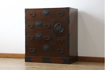 中古　美品　仙台民芸箪笥　欅産業　意匠を凝らした立派な金具と美しい木目が魅力的な仙台箪笥(引き出し、収納タンス、整理箪笥、サイドチェスト)(R-078981)
