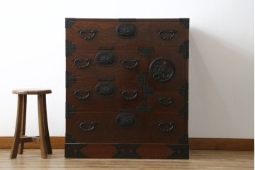 中古　美品　仙台民芸箪笥　欅産業　意匠を凝らした立派な金具と美しい木目が魅力的な仙台箪笥(引き出し、収納タンス、整理箪笥、サイドチェスト)(R-078981)