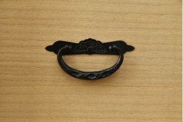 中古　美品　仙台民芸箪笥　欅産業　意匠を凝らした立派な金具と美しい木目が魅力的な仙台箪笥(引き出し、収納タンス、整理箪笥、サイドチェスト)(R-078981)