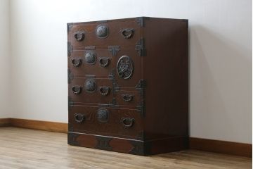 中古　美品　仙台民芸箪笥　欅産業　意匠を凝らした立派な金具と美しい木目が魅力的な仙台箪笥(引き出し、収納タンス、整理箪笥、サイドチェスト)(R-078981)