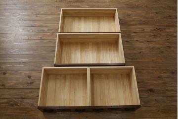 中古　美品　仙台民芸箪笥　欅産業　意匠を凝らした立派な金具と美しい木目が魅力的な仙台箪笥(引き出し、収納タンス、整理箪笥、サイドチェスト)(R-078981)