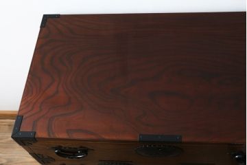 中古　美品　仙台民芸箪笥　欅産業　意匠を凝らした立派な金具と美しい木目が魅力的な仙台箪笥(引き出し、収納タンス、整理箪笥、サイドチェスト)(R-078981)