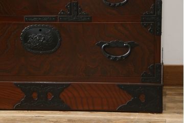中古　美品　仙台民芸箪笥　欅産業　意匠を凝らした立派な金具と美しい木目が魅力的な仙台箪笥(引き出し、収納タンス、整理箪笥、サイドチェスト)(R-078981)