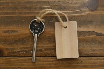 中古　美品　仙台民芸箪笥　欅産業　意匠を凝らした立派な金具と美しい木目が魅力的な仙台箪笥(引き出し、収納タンス、整理箪笥、サイドチェスト)(R-078981)