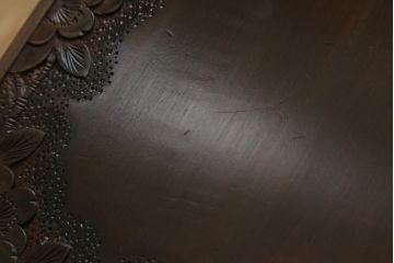中古　軽井沢彫り　桜の彫刻をあしらった上品な佇まいのスツール2脚セット(板座チェア、椅子、イス、花台、飾り台、ディスプレイ台、バラ売り可能)(定価2脚で約20万円)(R-078983)