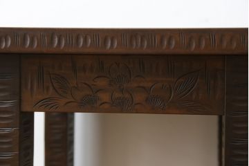 中古　軽井沢彫り　桜の彫刻をあしらった上品な佇まいのスツール2脚セット(板座チェア、椅子、イス、花台、飾り台、ディスプレイ台、バラ売り可能)(定価2脚で約20万円)(R-078983)