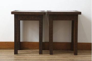 中古　軽井沢彫り　桜の彫刻をあしらった上品な佇まいのスツール2脚セット(板座チェア、椅子、イス、花台、飾り台、ディスプレイ台、バラ売り可能)(定価2脚で約20万円)(R-078983)