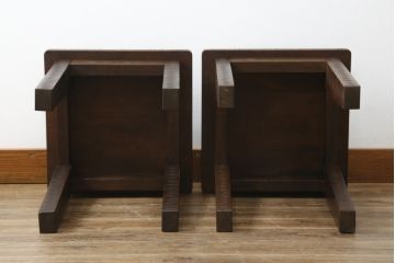 中古　軽井沢彫り　桜の彫刻をあしらった上品な佇まいのスツール2脚セット(板座チェア、椅子、イス、花台、飾り台、ディスプレイ台、バラ売り可能)(定価2脚で約20万円)(R-078983)
