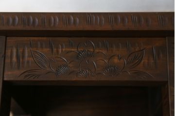 中古　軽井沢彫り　桜の彫刻をあしらった上品な佇まいのスツール2脚セット(板座チェア、椅子、イス、花台、飾り台、ディスプレイ台、バラ売り可能)(定価2脚で約20万円)(R-078983)