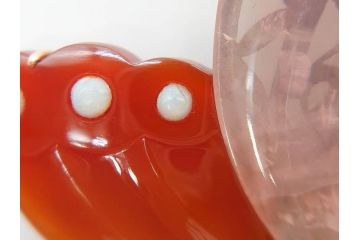 アンティーク　作家物　K10(10金)　瑪瑙(メノウ)　オパール　紅水晶(ローズクォーツ)　蝶　春の小　様々な宝石を使用した高級感ある帯留(ブローチ、帯留め、着物道具、和装小物、アクセサリー)(R-078988)　　