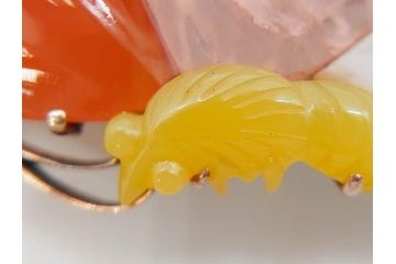 アンティーク　作家物　K10(10金)　瑪瑙(メノウ)　オパール　紅水晶(ローズクォーツ)　蝶　春の小　様々な宝石を使用した高級感ある帯留(ブローチ、帯留め、着物道具、和装小物、アクセサリー)(R-078988)　　