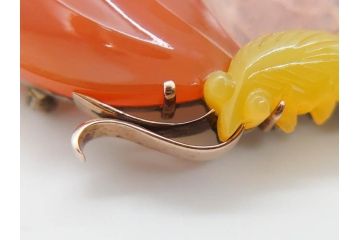 アンティーク　作家物　K10(10金)　瑪瑙(メノウ)　オパール　紅水晶(ローズクォーツ)　蝶　春の小　様々な宝石を使用した高級感ある帯留(ブローチ、帯留め、着物道具、和装小物、アクセサリー)(R-078988)　　