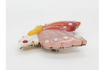 アンティーク　作家物　K10(10金)　瑪瑙(メノウ)　オパール　紅水晶(ローズクォーツ)　蝶　春の小　様々な宝石を使用した高級感ある帯留(ブローチ、帯留め、着物道具、和装小物、アクセサリー)(R-078988)　　
