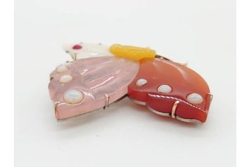 アンティーク　作家物　K10(10金)　瑪瑙(メノウ)　オパール　紅水晶(ローズクォーツ)　蝶　春の小　様々な宝石を使用した高級感ある帯留(ブローチ、帯留め、着物道具、和装小物、アクセサリー)(R-078988)　　