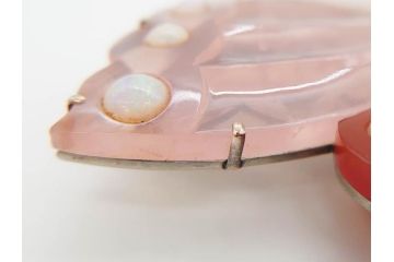 アンティーク　作家物　K10(10金)　瑪瑙(メノウ)　オパール　紅水晶(ローズクォーツ)　蝶　春の小　様々な宝石を使用した高級感ある帯留(ブローチ、帯留め、着物道具、和装小物、アクセサリー)(R-078988)　　