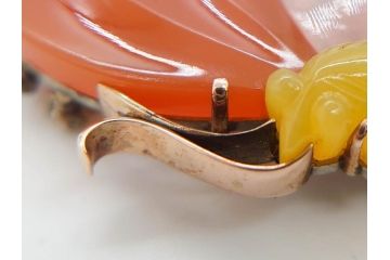 アンティーク　作家物　K10(10金)　瑪瑙(メノウ)　オパール　紅水晶(ローズクォーツ)　蝶　春の小　様々な宝石を使用した高級感ある帯留(ブローチ、帯留め、着物道具、和装小物、アクセサリー)(R-078988)　　