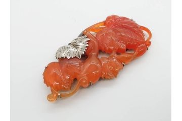 アンティーク　瓢箪　紅葉　彫刻　瑪瑙(メノウ)　素材の色彩を活かしたデザインが際立つ帯留(帯留め、赤瑪瑙?、着物道具、和装小物、アクセサリー)(R-078989)