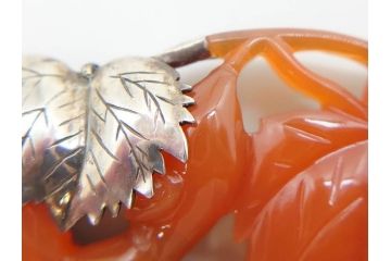 アンティーク　瓢箪　紅葉　彫刻　瑪瑙(メノウ)　素材の色彩を活かしたデザインが際立つ帯留(帯留め、赤瑪瑙?、着物道具、和装小物、アクセサリー)(R-078989)