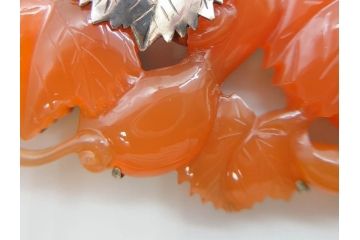 アンティーク　瓢箪　紅葉　彫刻　瑪瑙(メノウ)　素材の色彩を活かしたデザインが際立つ帯留(帯留め、赤瑪瑙?、着物道具、和装小物、アクセサリー)(R-078989)